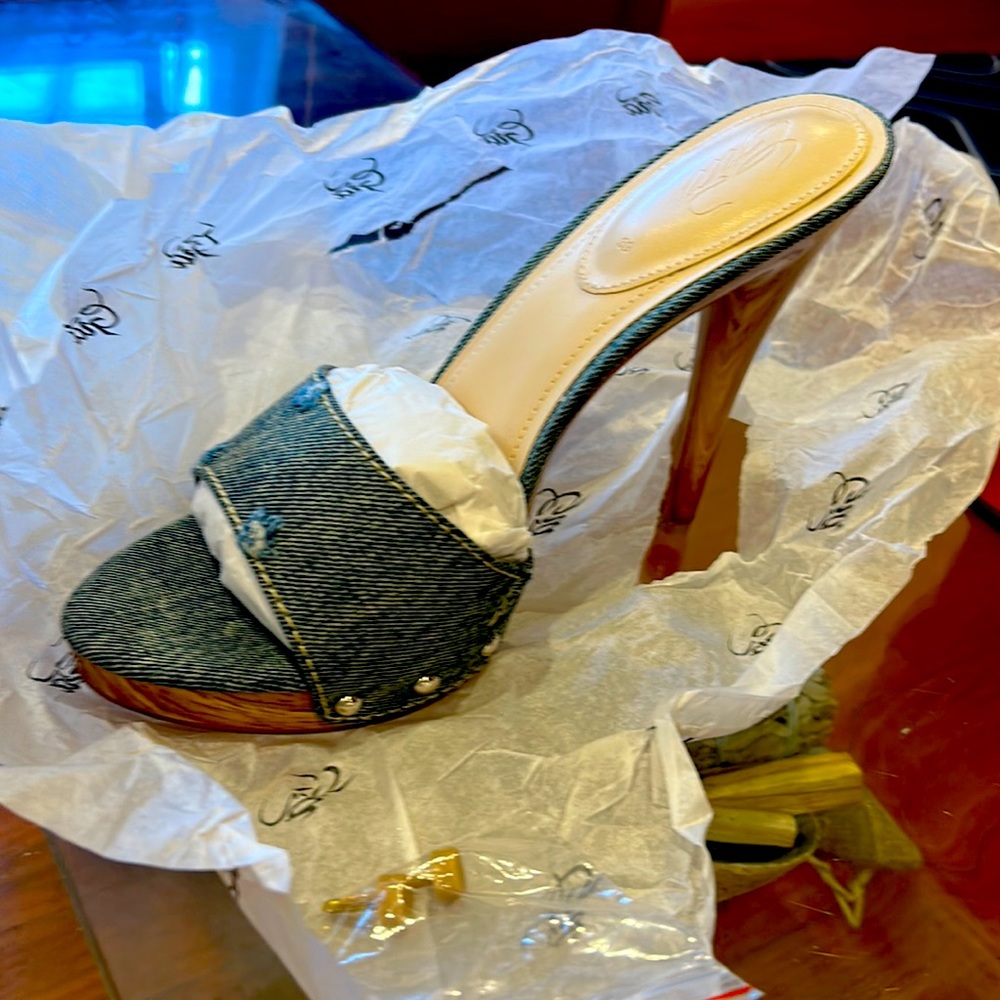 IMGIA SANDALS NEW WITH BOX SIZE US 8